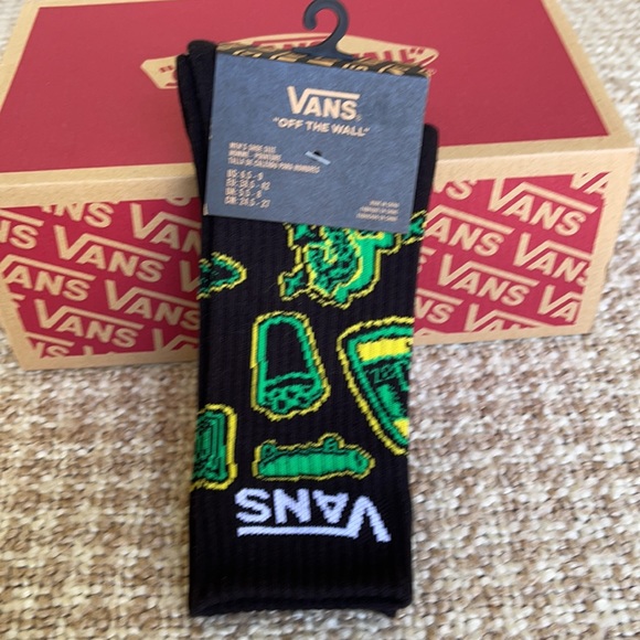 Vans “Off The Wall” socks - Picture 4 of 16